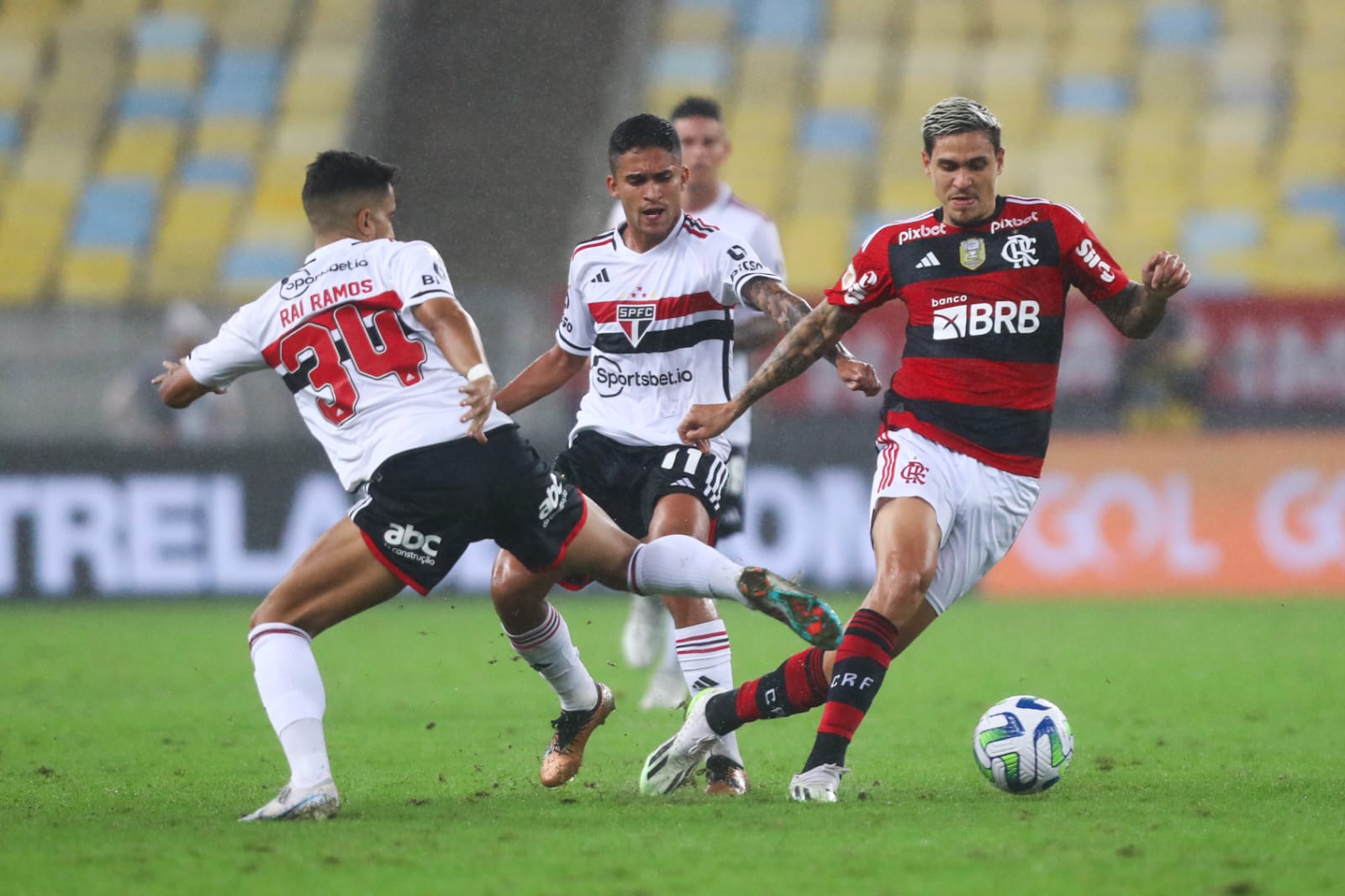 SILÊNCIO TOTAL! PEDRO SE RECUSAR A DAR ENTREVISTA APÓS CONFRONTO DO FLAMENGO DIANTE DO SÃO PAULO